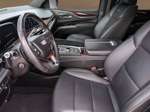 Used 2021 Cadillac Escalade Luxury AWD/4WD image 9