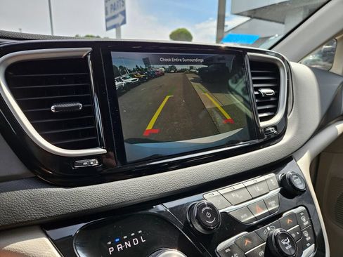 Used 2024 Chrysler Pacifica Touring-L FWD image 25