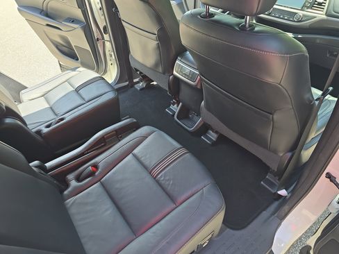 Used 2017 Toyota Highlander SE AWD/4WD image 11