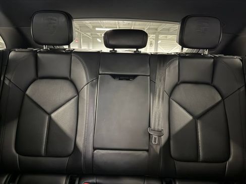 Certified 2023 Porsche Macan S AWD/4WD image 34