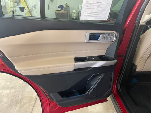 Used 2022 Ford Explorer Limited w/ Class IV Trailer Tow Package image 21