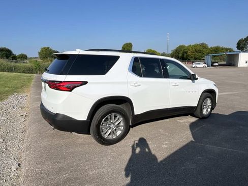 Used 2023 Chevrolet Traverse LT FWD image 2