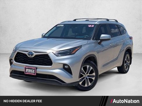 Used 2023 Toyota Highlander XLE FWD image 1