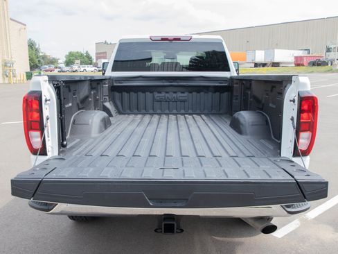 Used 2024 GMC Sierra 2500 SLE AWD/4WD image 16