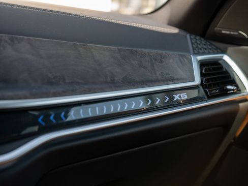 Used 2024 BMW X5 sDrive40i w/ M Sport Package RWD image 30
