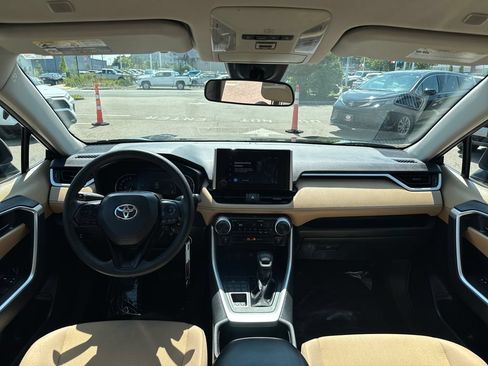 Used 2023 Toyota RAV4 LE AWD/4WD image 11