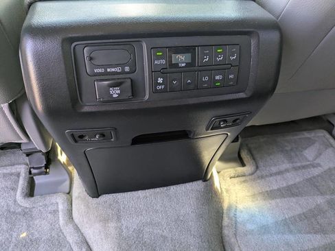 Used 2011 Toyota Sequoia Platinum AWD/4WD image 20