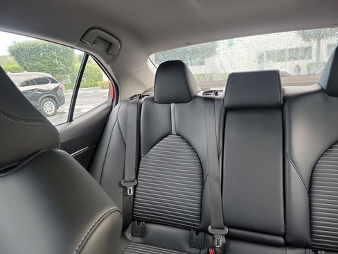 Used 2020 Toyota Camry SE FWD image 20