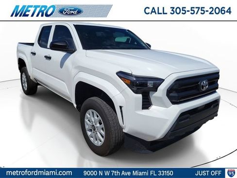 Used 2024 Toyota Tacoma SR image 1