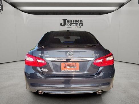 Used 2016 Nissan Altima 3.5 SL FWD image 2