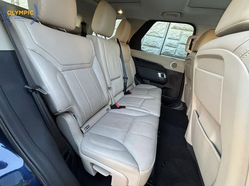 Used 2018 Land Rover Discovery SE image 43