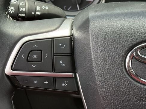 Used 2024 Toyota Highlander XSE FWD image 14