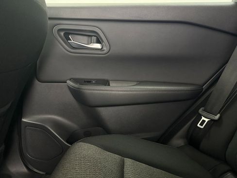 Used 2025 Nissan Rogue SV image 33