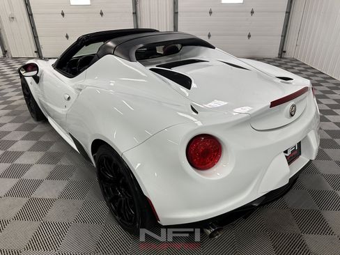Used 2016 Alfa Romeo 4C Spider w/ Spider Track Package 3 RWD image 18