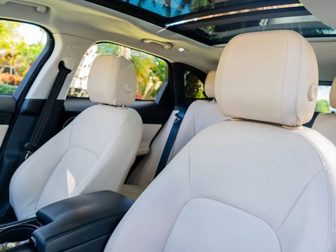 Used 2017 Jaguar F-PACE Premium image 37