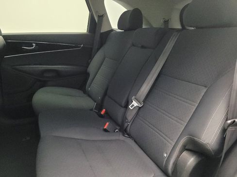 Used 2017 Kia Sorento LX image 18