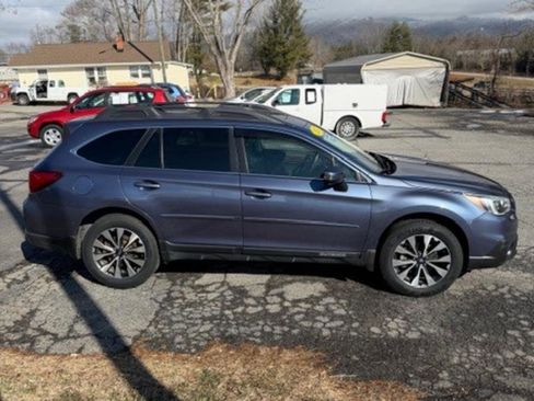 Used 2017 Subaru Outback 2.5i Limited image 4