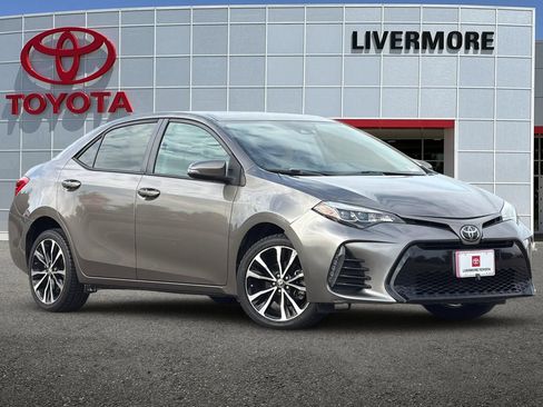 Used 2018 Toyota Corolla SE w/ SE Premium Package FWD image 2