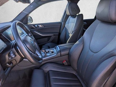 Used 2022 BMW X5 xDrive40i w/ Parking Assistance Package image 11