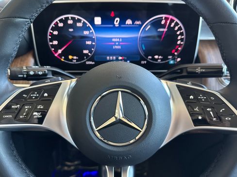Used 2025 Mercedes-Benz GLC 350e 4MATIC image 11