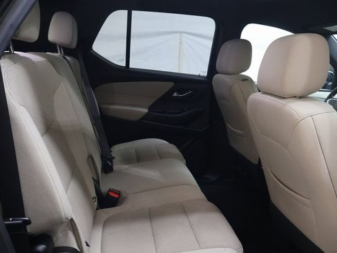 Used 2022 Chevrolet Traverse LS image 12