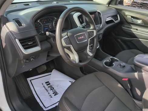 Used 2024 GMC Terrain SLE image 10