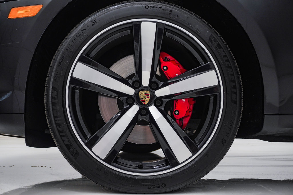 Certified 2022 Porsche Macan S AWD/4WD image 13