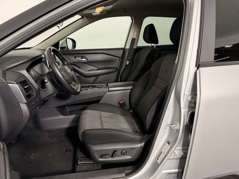 Used 2025 Nissan Rogue SV AWD/4WD image 18