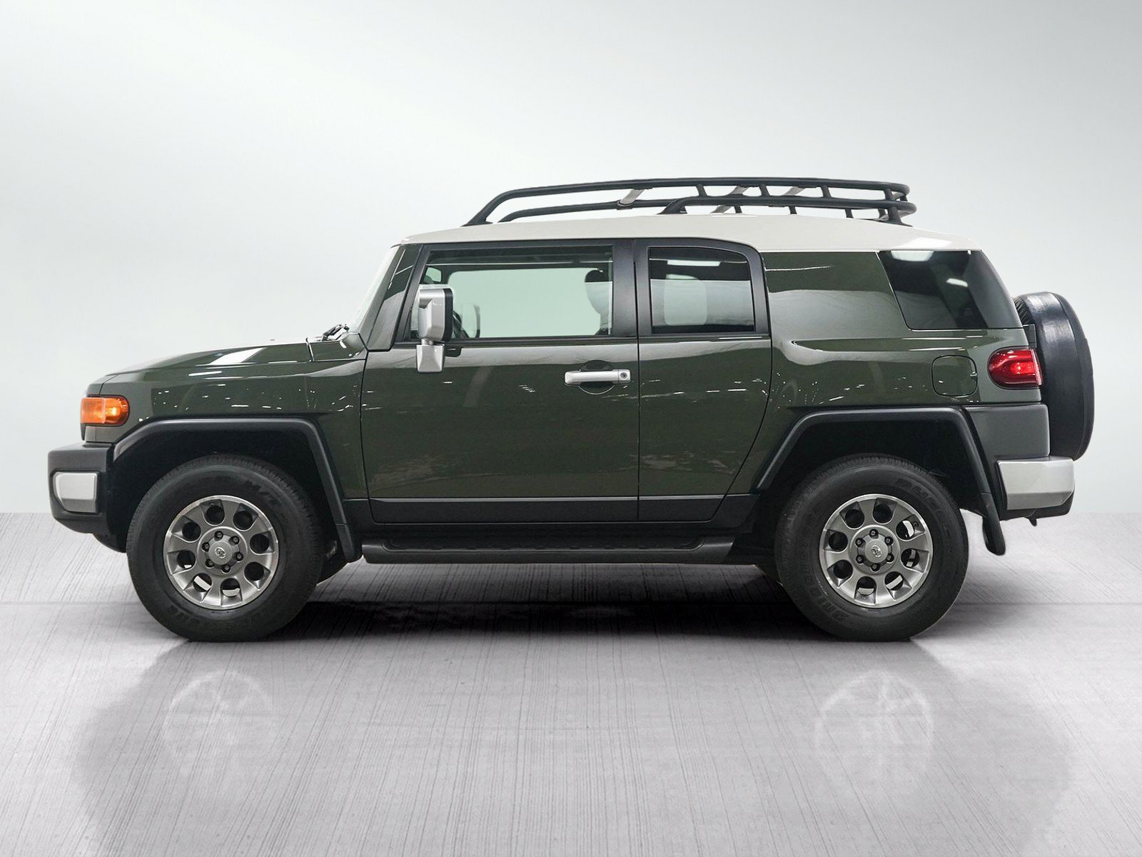 Used 2011 Toyota FJ Cruiser 4WD w/ Upgrade Pkg image 2