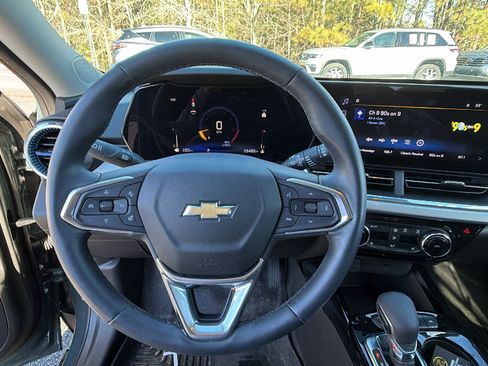 Used 2025 Chevrolet Trax LT w/ Driver Confidence Package image 25
