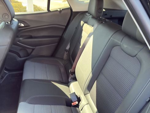 Used 2025 Chevrolet Trax LT w/ LT Convenience Package image 14