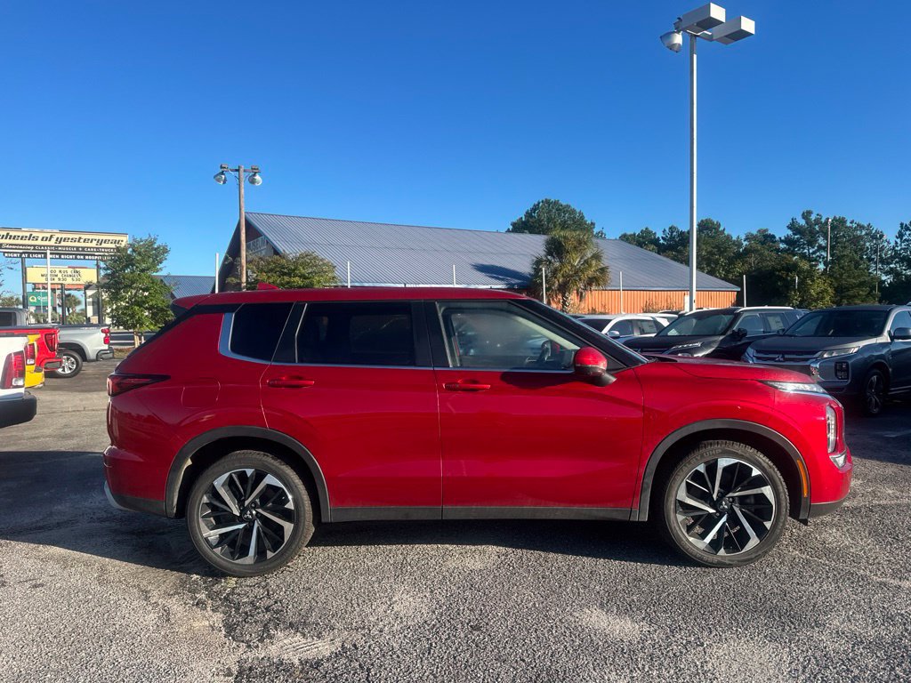 Used 2024 Mitsubishi Outlander SE FWD image 2