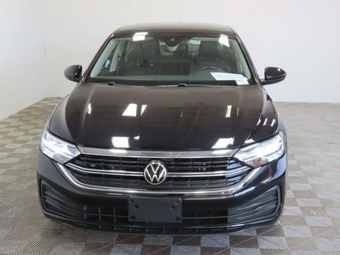Used 2024 Volkswagen Jetta SE image 2