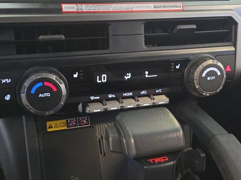 Used 2025 Toyota 4Runner TRD Off-Road Premium AWD/4WD image 18
