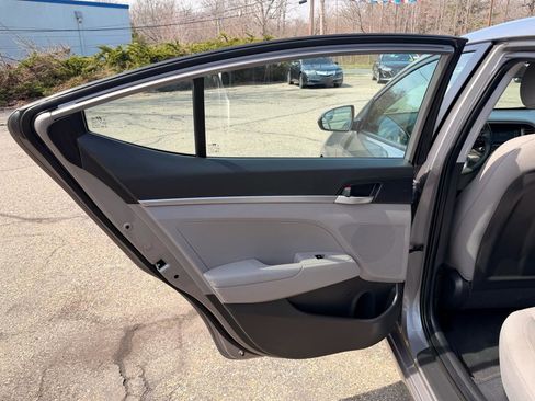 Used 2020 Hyundai Elantra SE w/ Convenience Package (C2) image 20