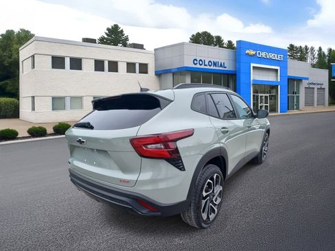 Used 2024 Chevrolet Trax RS w/ Sunroof Package image 4