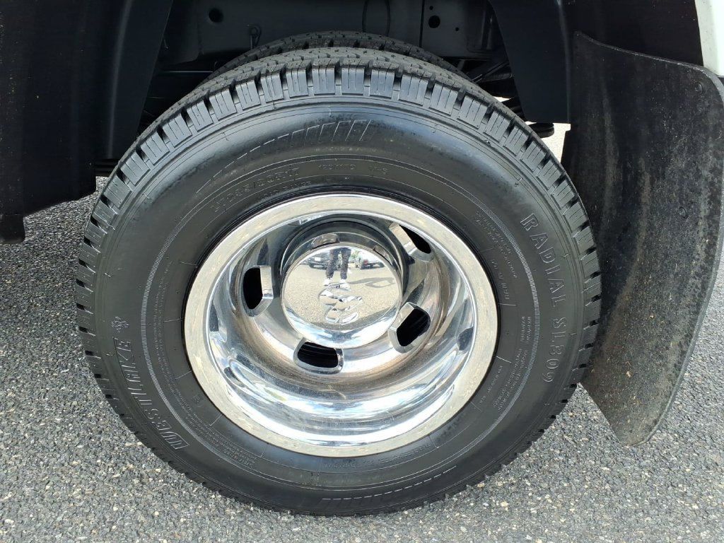 Used 2018 RAM 3500 Tradesman w/ Chrome Appearance Group AWD/4WD image 16