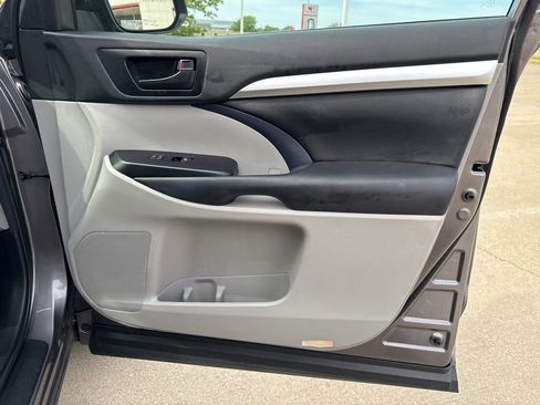 Used 2018 Toyota Highlander Plus AWD/4WD image 23
