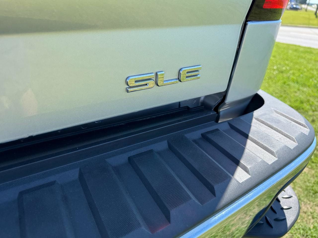 Used 2019 GMC Sierra 1500 SLE w/ SLE Value Package AWD/4WD image 17