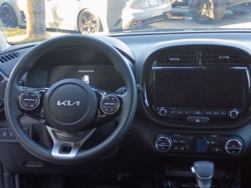 Used 2025 Kia Soul S FWD image 18