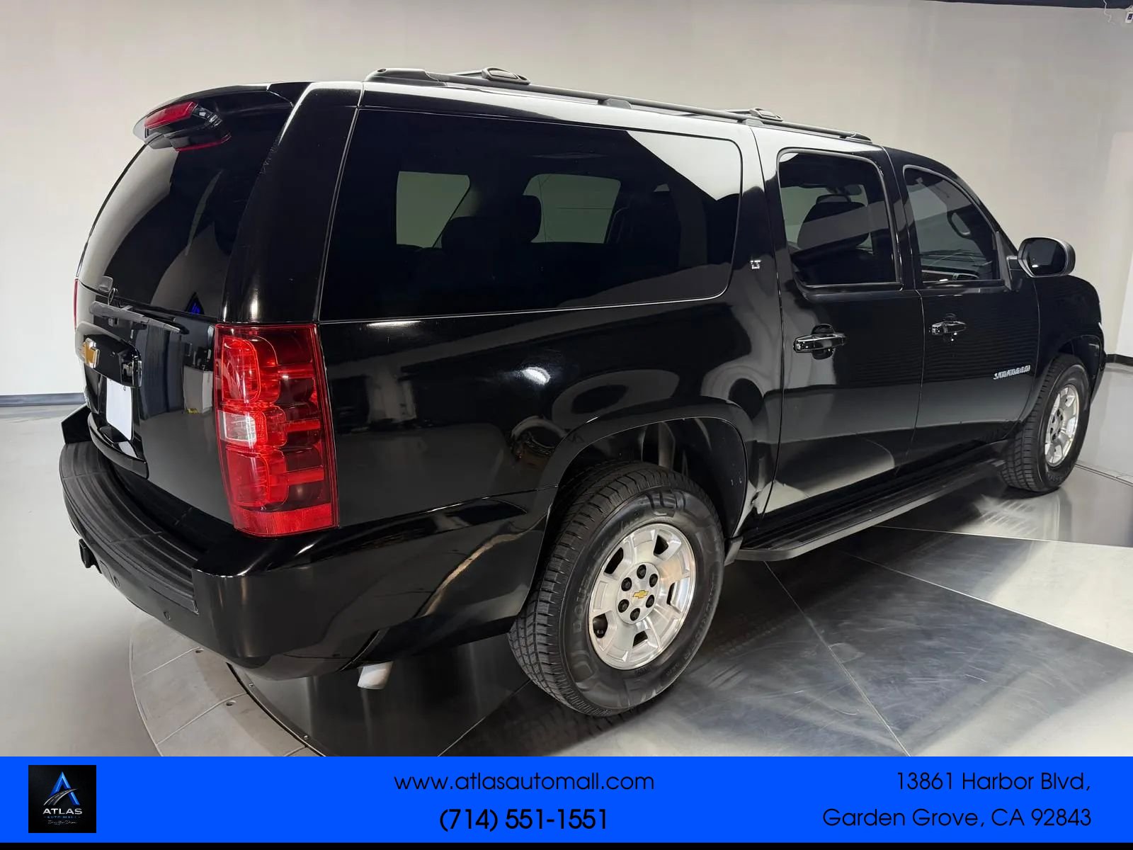 Used 2013 Chevrolet Suburban LT RWD image 2