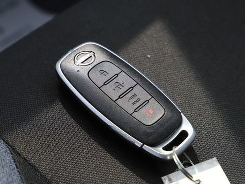 Used 2025 Nissan Versa SV FWD image 28