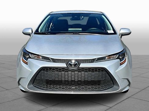 Used 2022 Toyota Corolla LE FWD image 3