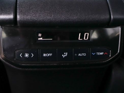 Used 2021 Toyota Highlander L FWD image 45