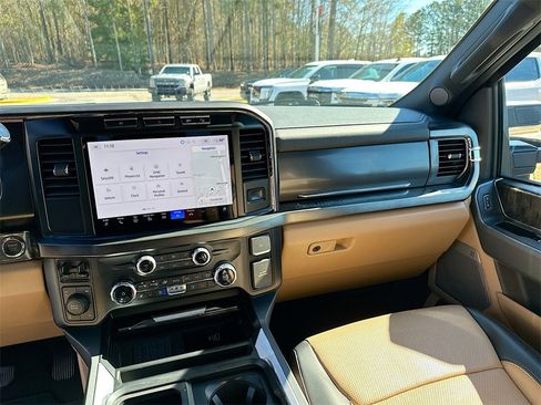 Used 2024 Ford F250 Lariat w/ Chrome Package image 20