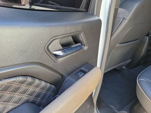 Used 2025 GMC Canyon Denali AWD/4WD image 13