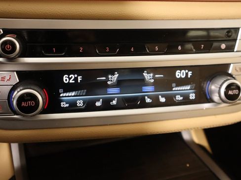 Used 2022 BMW 750i xDrive 750i xDrive image 8