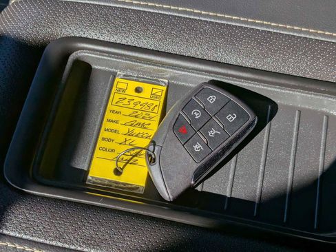 Certified 2024 GMC Yukon XL SLT image 35