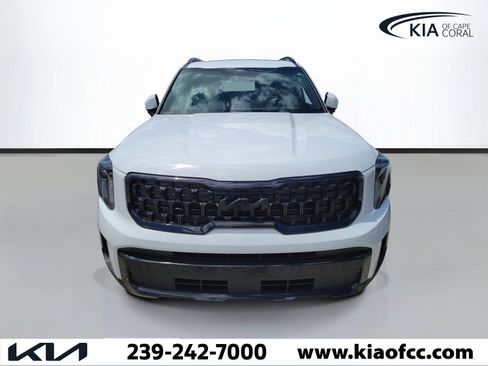 Used 2025 Kia Telluride AWD image 2