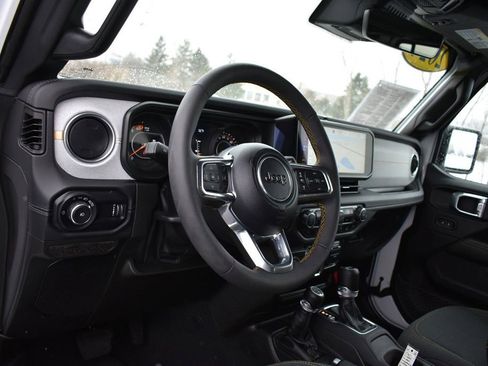 Certified 2024 Jeep Wrangler Sahara w/ Technology Group image 10